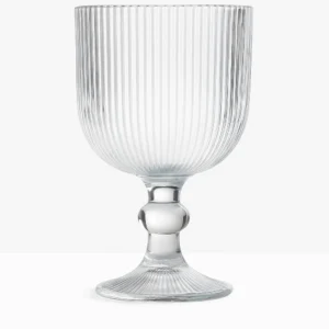 Copa de agua transparente